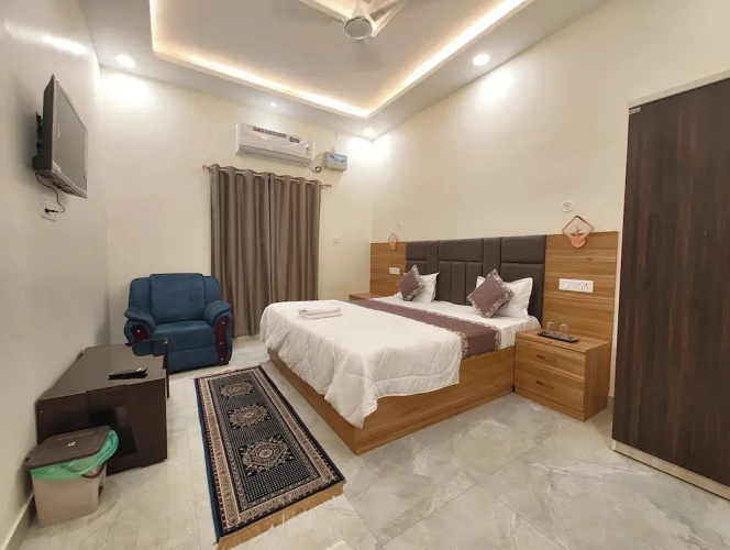 Hotel V Palace Ayodhya