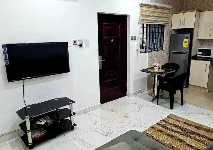 Comfy & Cozy Hideout  Close to Highway