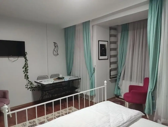 Classic Triple room with city view