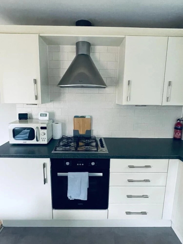 Stunning 2-bed Apartment in Crawley