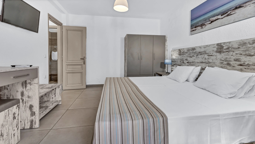 Evina Rooms & Suites