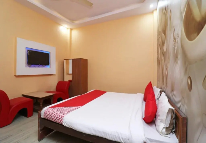 OYO 24571 Kamakshi Palace