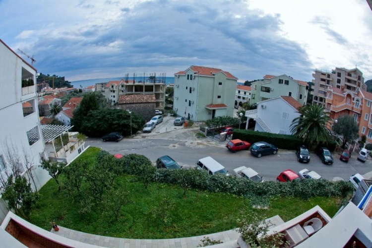 1 Bedroom Apartment with balcony and with sea view