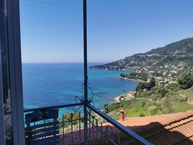 Standard Triple room with balcony