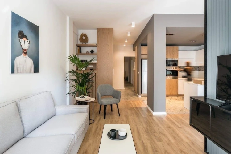 2 Bedrooms Apartment with balcony and with city view