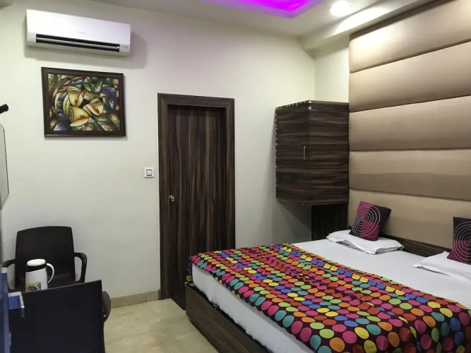 Oyo 27864 Hotel Samrat