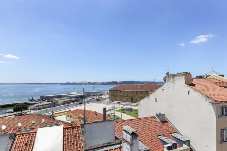 Alfama Golden View by Homing