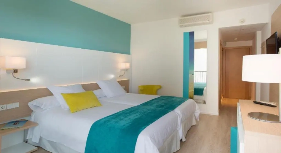 Triple room with balcony