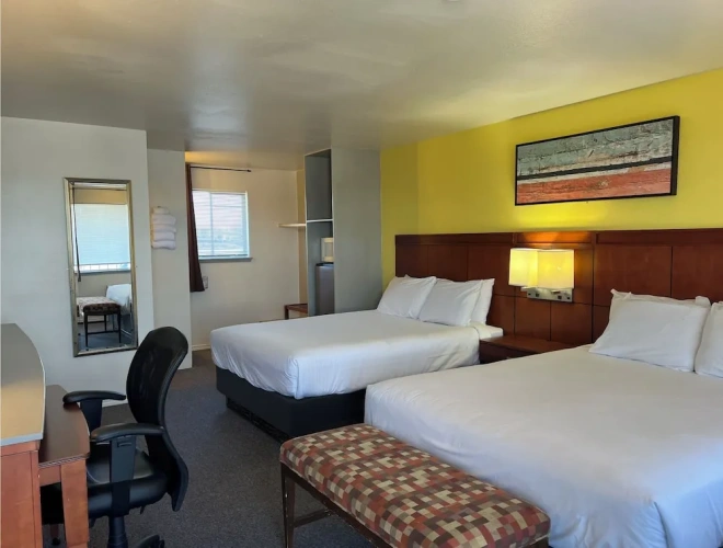 Standard Quadruple room with lake view
