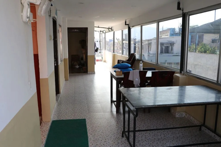 Hotel Happy Home