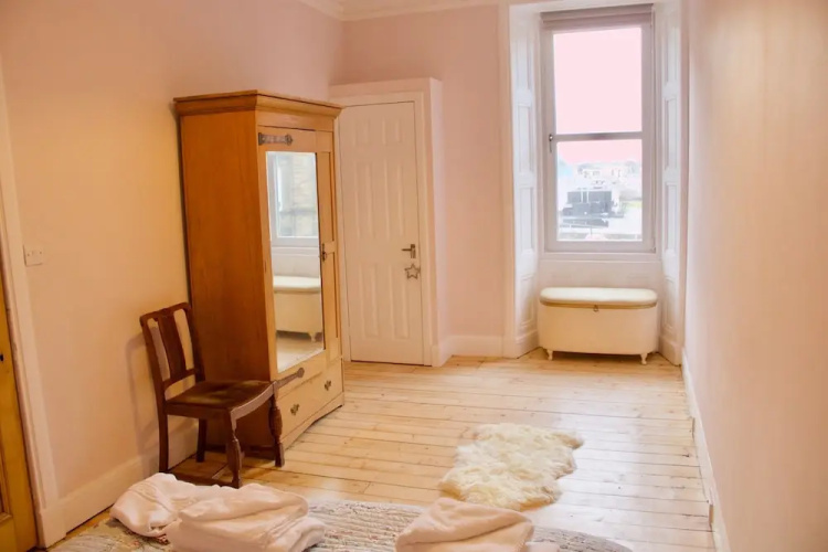 1 Bedroom Flat Near Holyrood Park