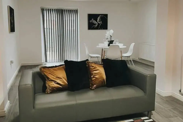Stunning 3-bed House in Oldbury