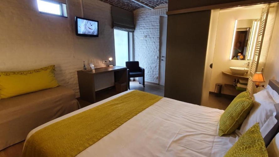 Standard Triple room