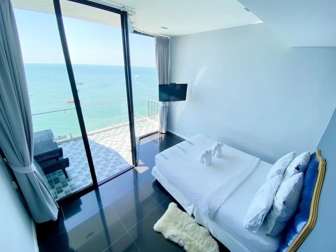 Suite with balcony and with sea view