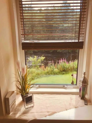 Charming 3 Double Bed Cottage by the River