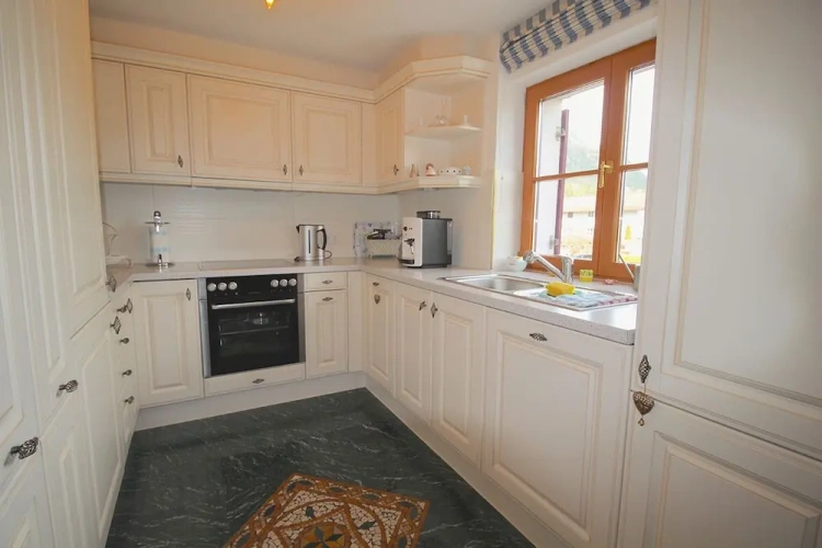 1 Bedroom Apartment with balcony and with mountain view