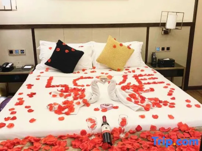 Binjiang Celebrity Holiday Hotel