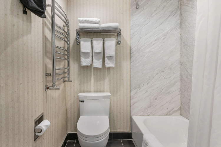 Best Western Plus Kelowna Hotel & Suites photo 9