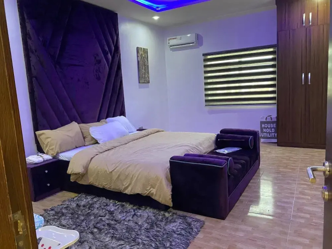 Comforts Court And Apartment