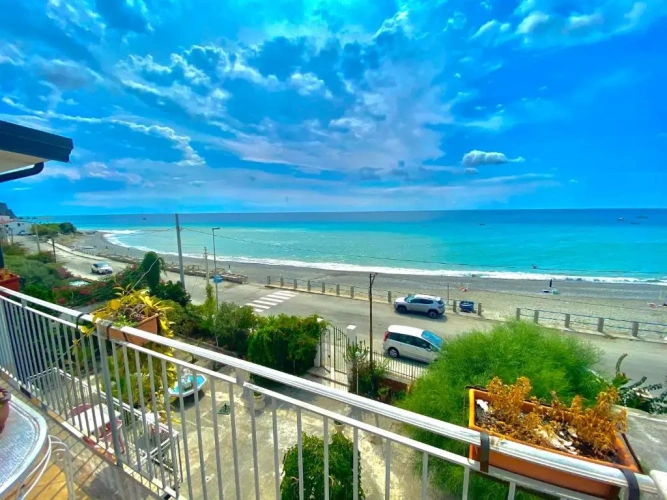 Apartment with sea view