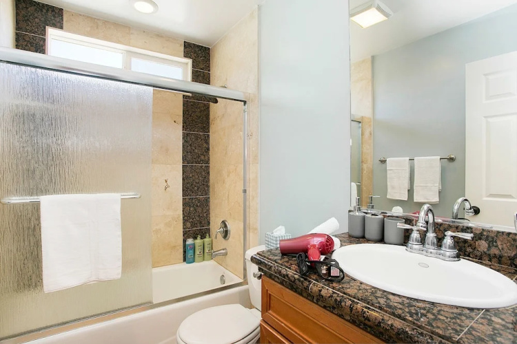 Multi-level 2br-fast Wifi-free Parking -cm-1