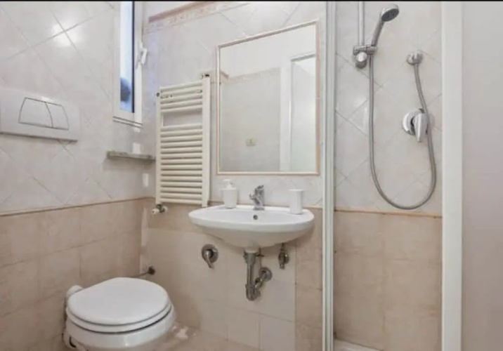 Ave Roma Guest House