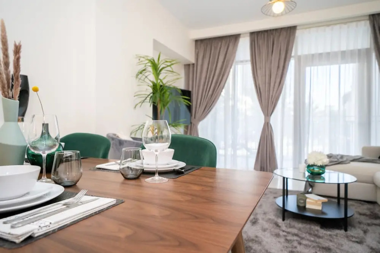 HiGuests - Boulevard Crescent Tower 2
