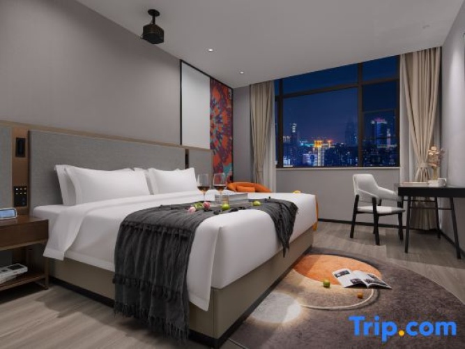 Standard Double room with city view