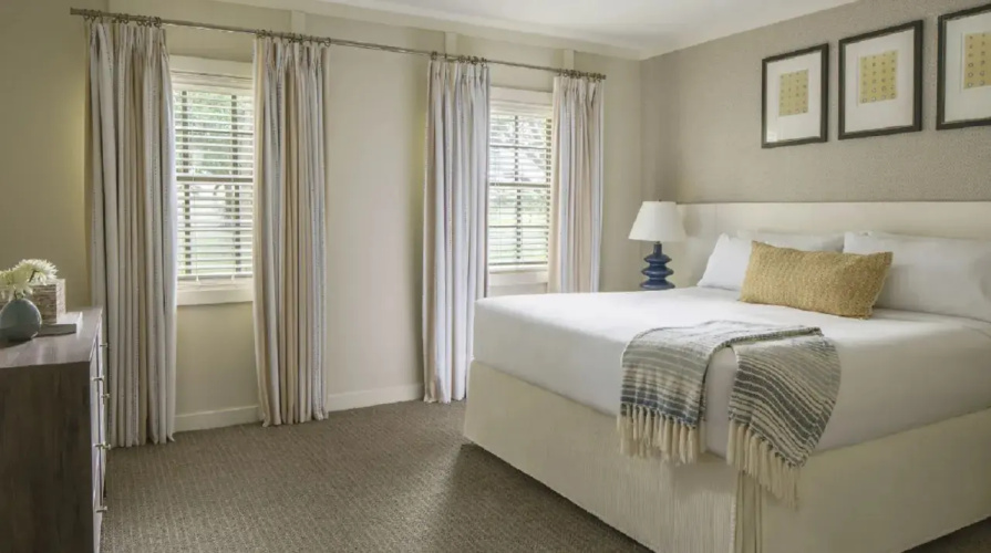 1 Bedroom Double Club Suite with partial sea view