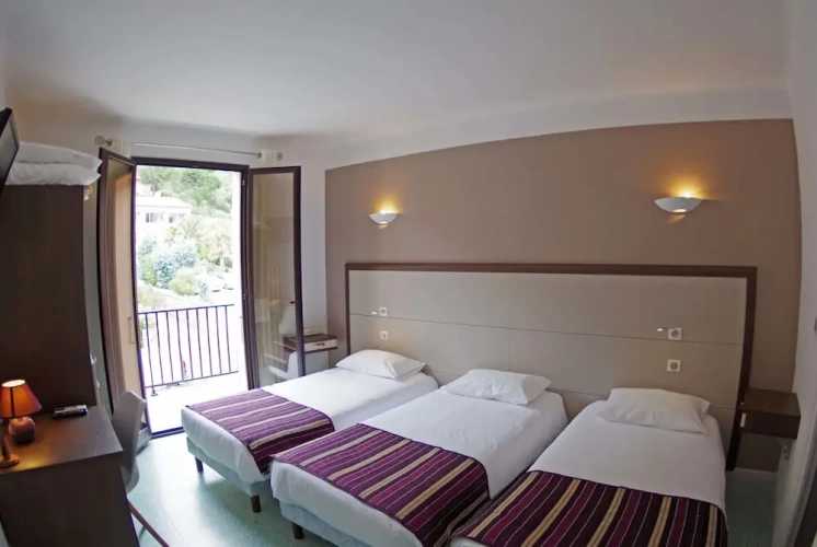 Standard Triple room with balcony
