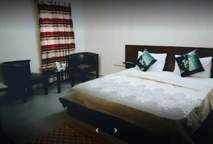 7 S even Guest House
