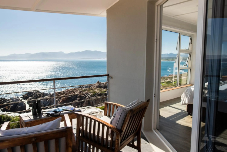 Whalesong Lodge