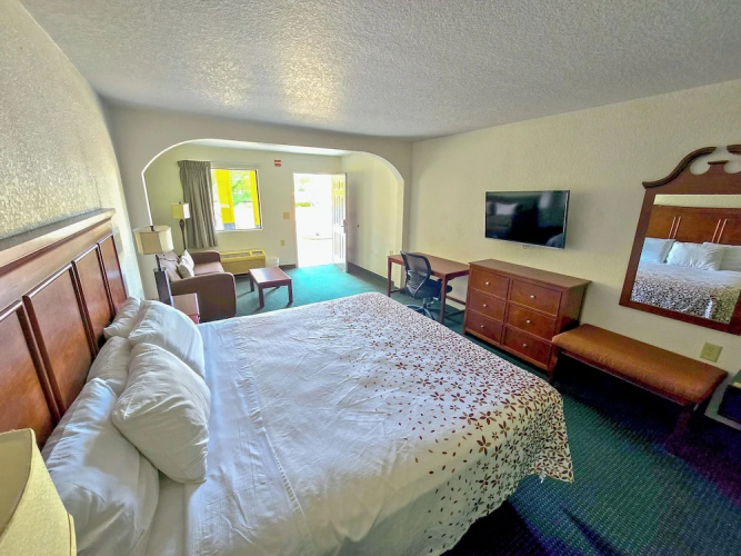 Budgetel Inn Suites Pine Mountain
