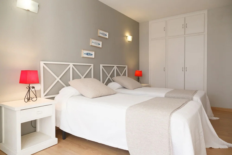 UHC Novelty Apartments