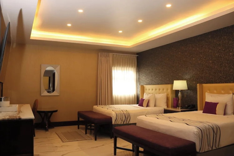 Hotel West Plaza