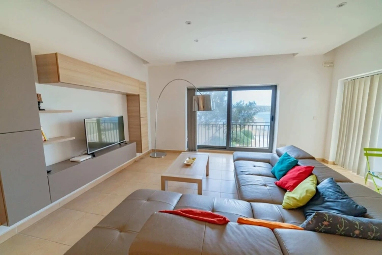 Apartment with balcony and with sea view