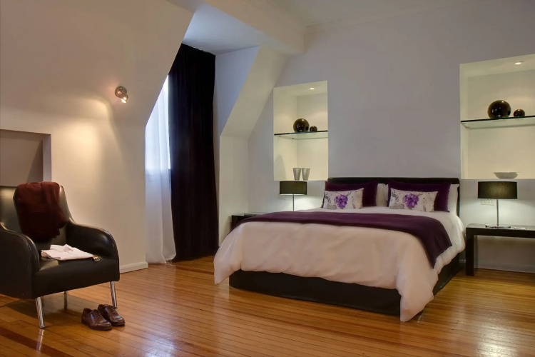 Broadway Hotel & Suites