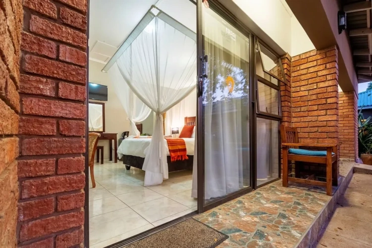 2 Bedrooms Triple Suite with garden view