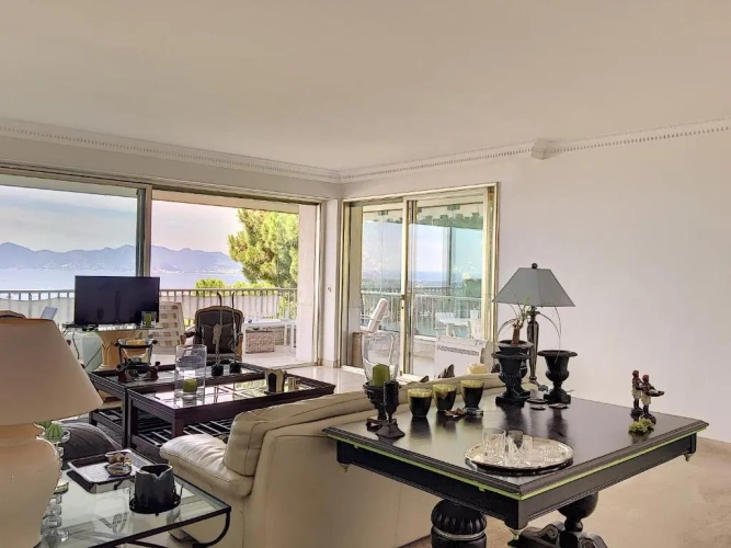 3 Bedrooms Apartment