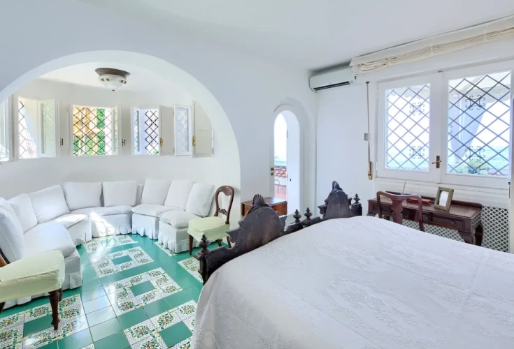 6 Bedrooms Villa with balcony