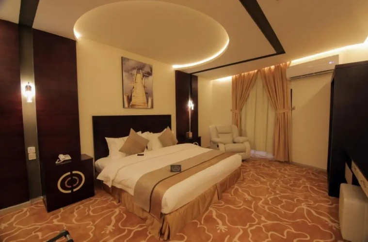 Golden Night Hotel