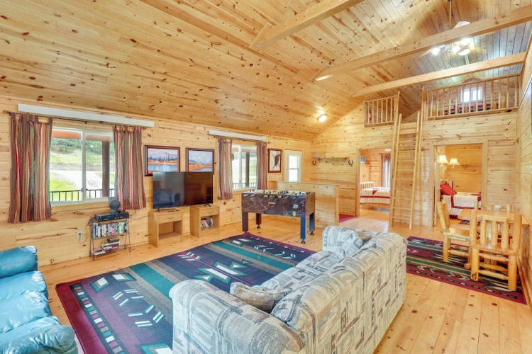 Wraparound Deck & Grill: Deadwood Cabin - Deadwood, SD
