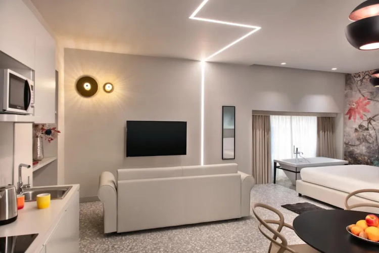 Lady Rose Prestige Suite