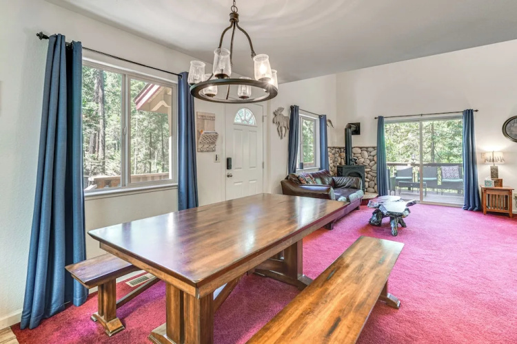 Hike, Swim, Golf: Family Retreat in Arnold!