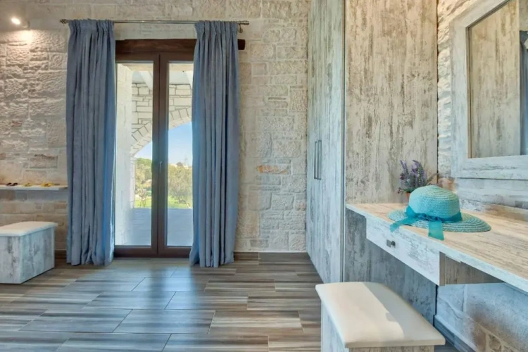 2 Bedrooms Villa