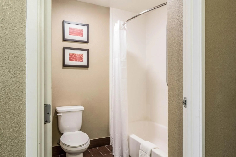 Quality Inn & Suites Salem near I-57