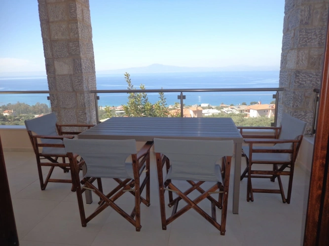 5 Bedrooms Villa