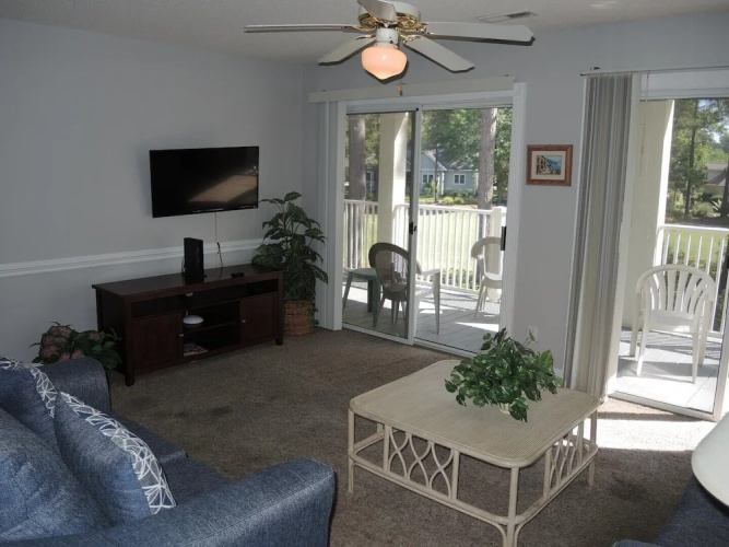 1005m 1 Bedroom Condo by RedAwning