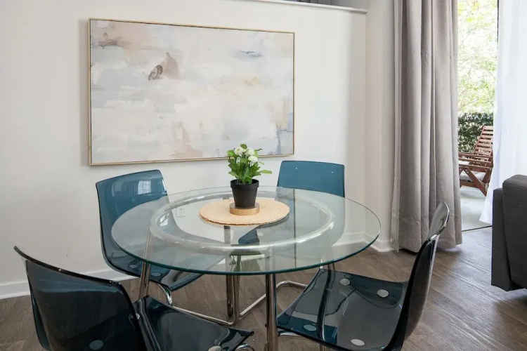 Uptown 1st Ward Corner Unit Superior 2BD Apt