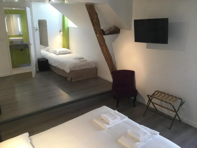Standard Triple room
